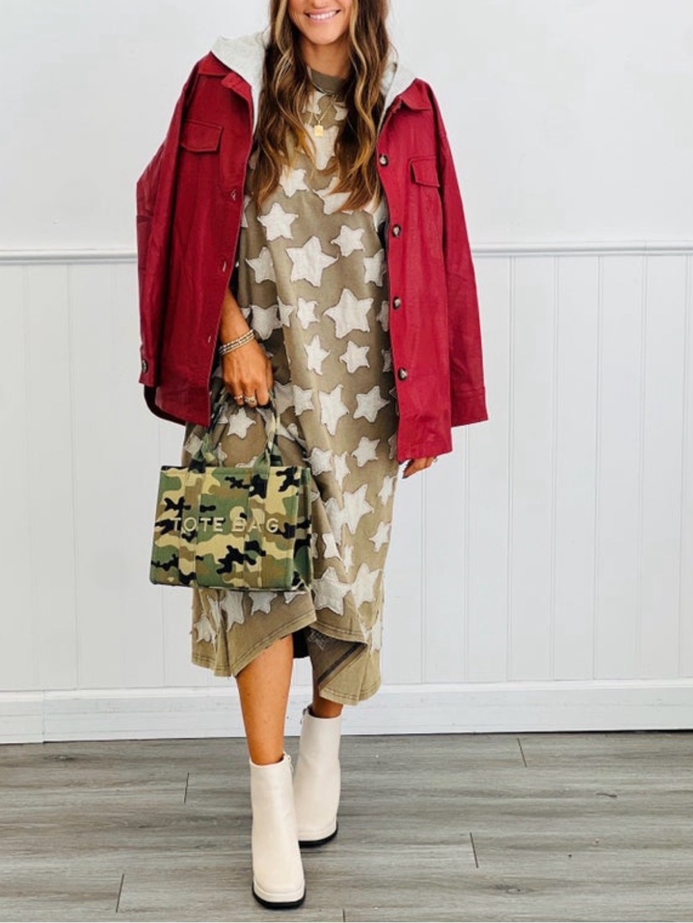 Bluevelvet Star Pattern Olive Midi T-Shirt Dress - Picture 4 of 6